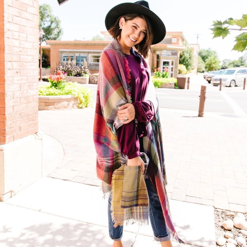 New Nacho Basic Plaid Poncho - Picture 2 of 3